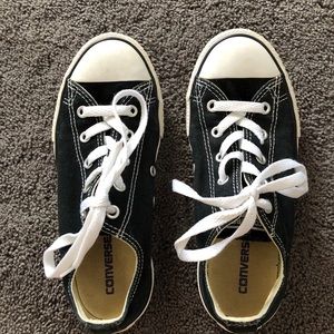 juniors size 2 black converse